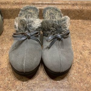 Gray fur clogs